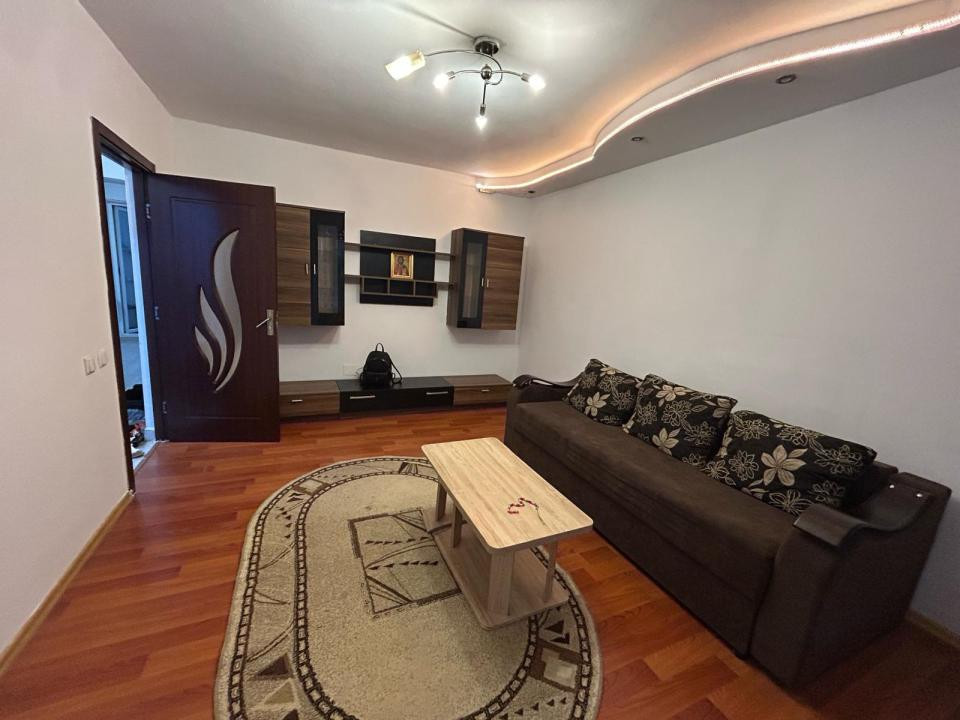 Apartament cu 2 camere, decomandat,Gradina, zona Porii