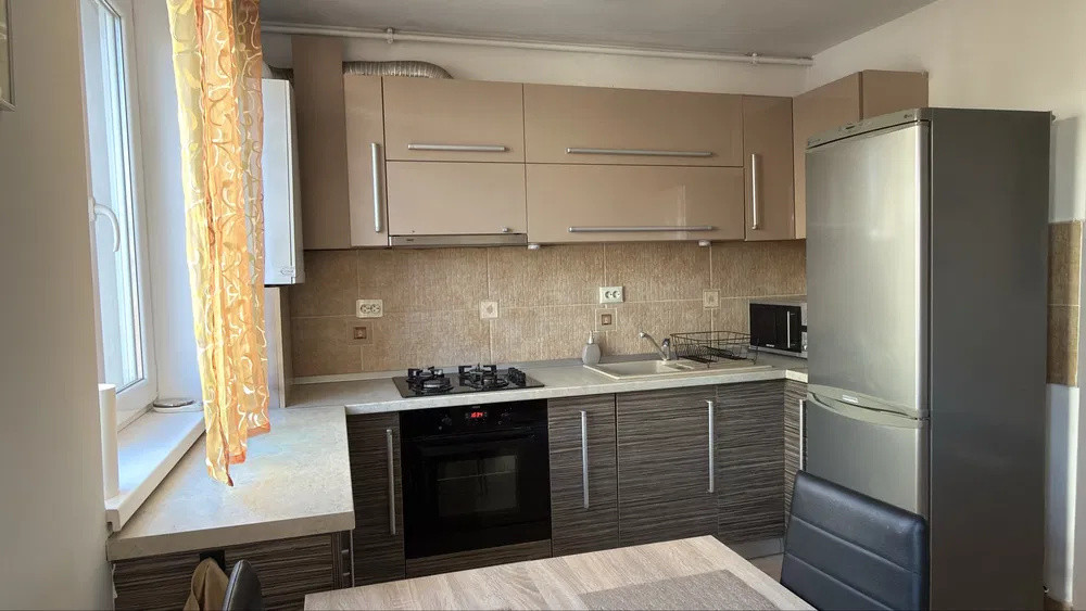 Apartament 3 camere, suprafata utila 71 mp, cu loc de parcare.