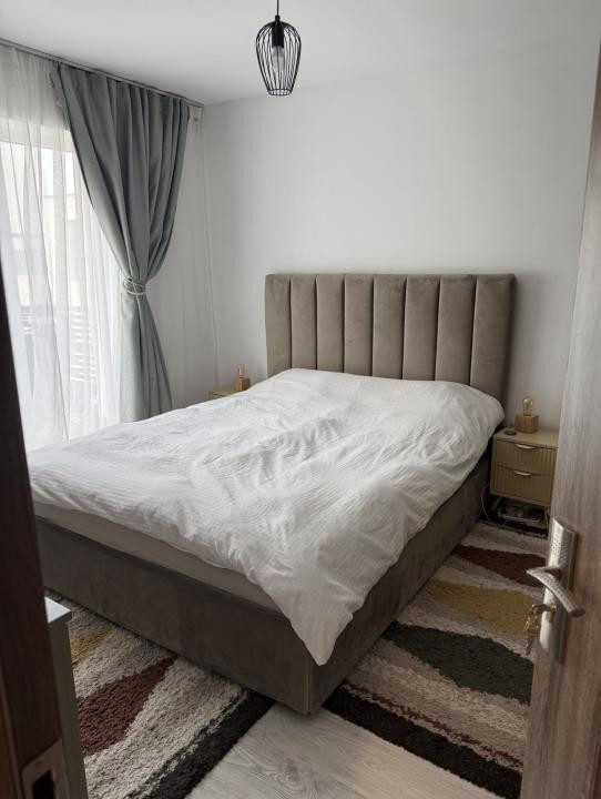 Apartament cu 3 camere,etaj intermediar, zona Vivo