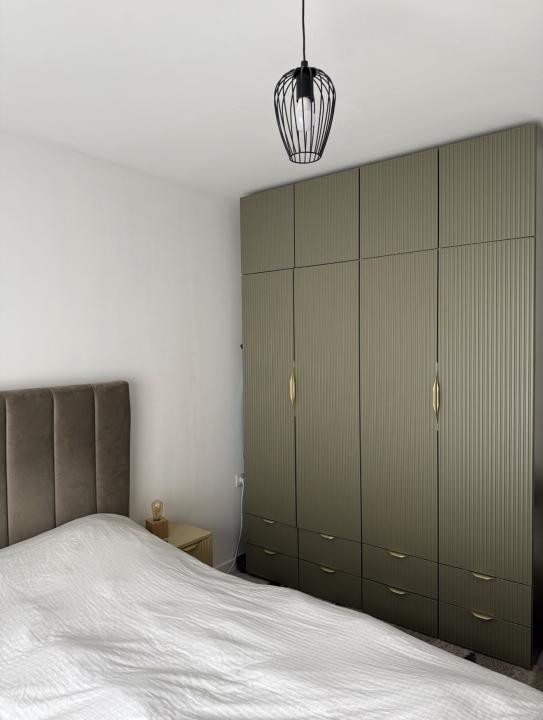 Apartament cu 3 camere,etaj intermediar, zona Vivo