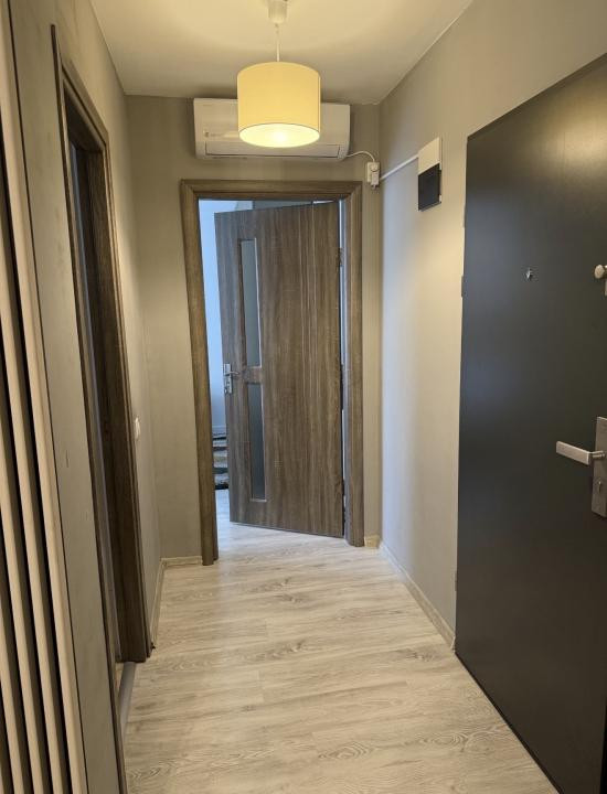Apartament cu 3 camere,etaj intermediar, zona Vivo