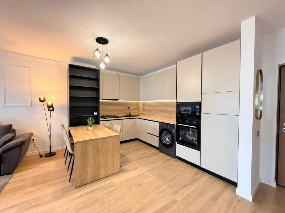 Apartament 2 camere, modern ,45 mp , Eroilor