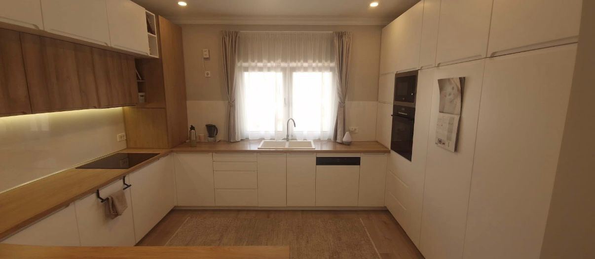 Casa cu 4 camere,curte generoasa,garaj,zona Dambul Rotund-Baciu