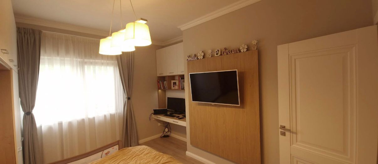 Casa cu 4 camere,curte generoasa,garaj,zona Dambul Rotund-Baciu