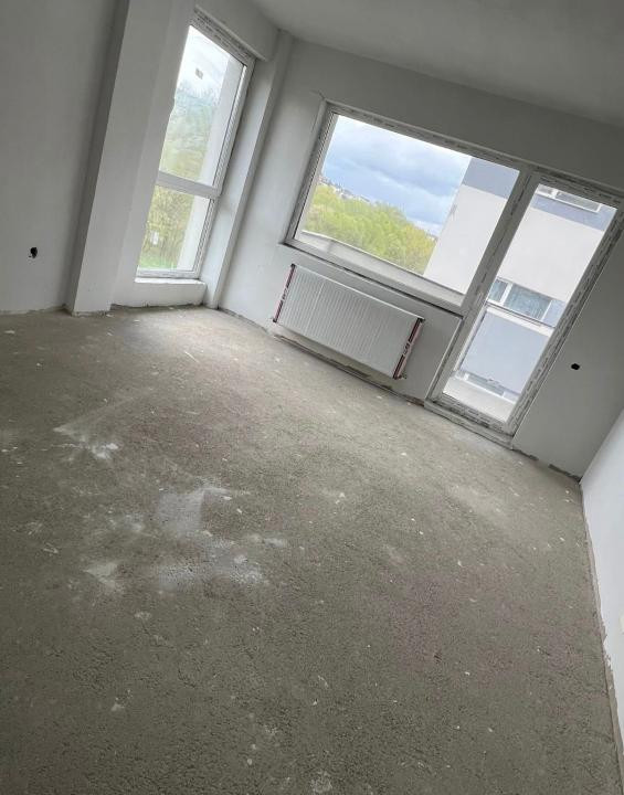 Apartament cu 3 camere,2 balcoane,parcare,etaj intermediar, zona Stejarului