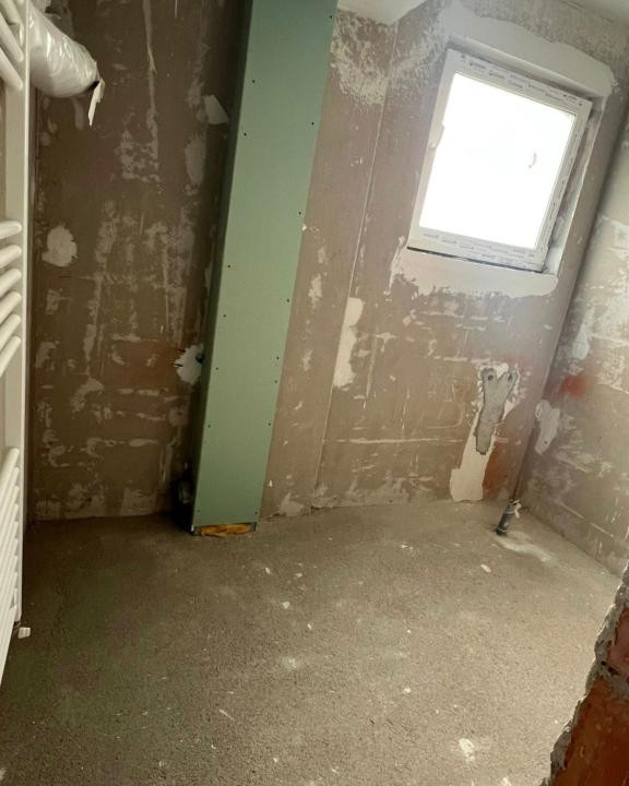 Apartament cu 3 camere,2 balcoane,parcare,etaj intermediar, zona Stejarului