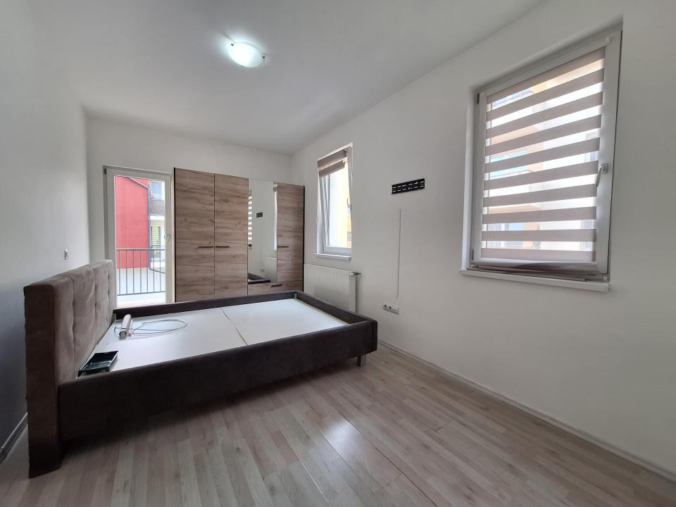 Apartament cu 2 camere, 39 mp, balcon, strada Eroilor