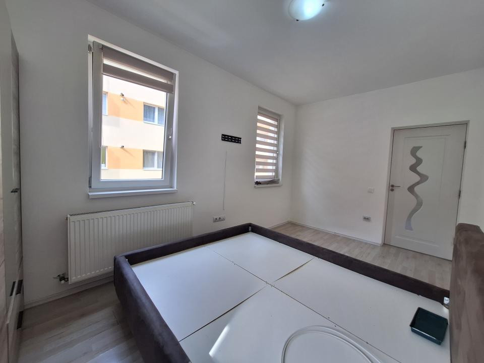 Apartament cu 2 camere, 39 mp, balcon, strada Eroilor