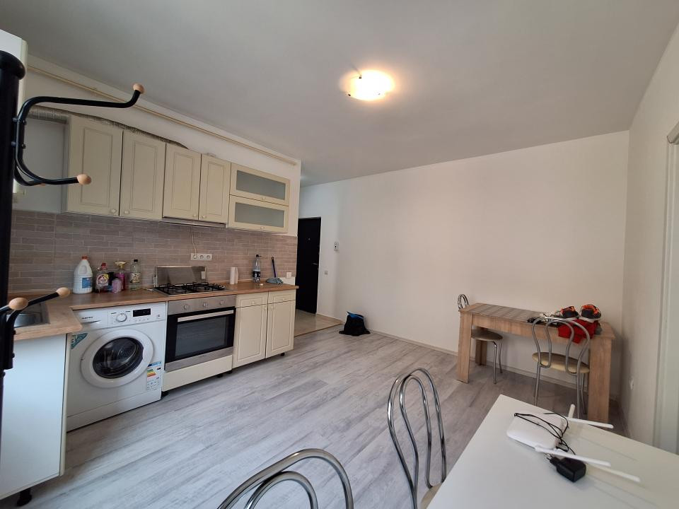 Apartament cu 2 camere, 39 mp, balcon, strada Eroilor