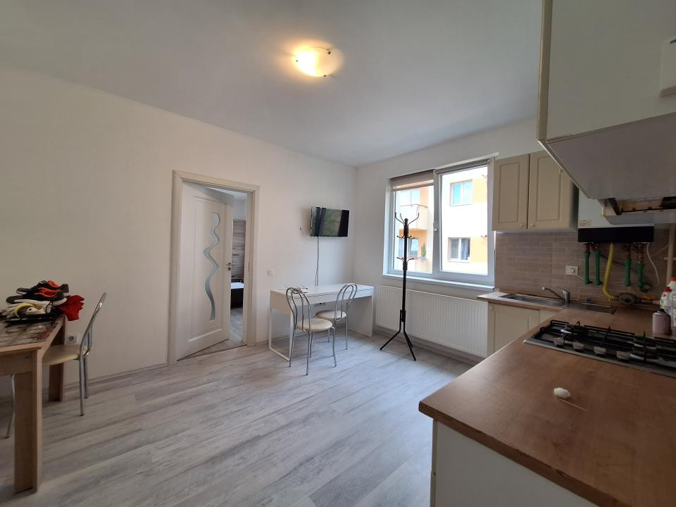 Apartament cu 2 camere, 39 mp, balcon, strada Eroilor