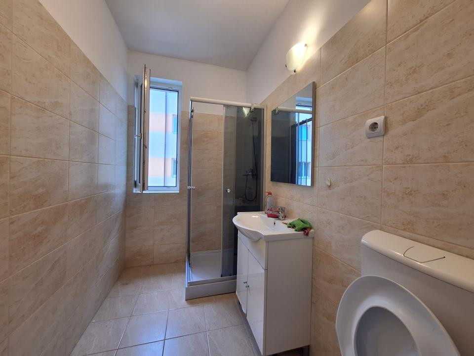 Apartament cu 2 camere, 39 mp, balcon, strada Eroilor