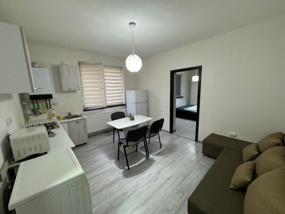 Apartament cu 2 camere, 37 mp, balcon, strada Eroilor