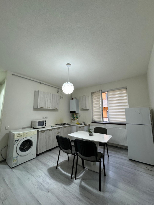 Apartament cu 2 camere, 37 mp, balcon, strada Eroilor