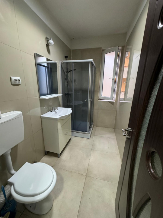 Apartament cu 2 camere, 37 mp, balcon, strada Eroilor