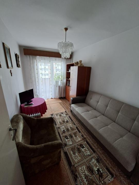 Apartament cu 4 camere decomandate, 84mp, zona Calea Floresti