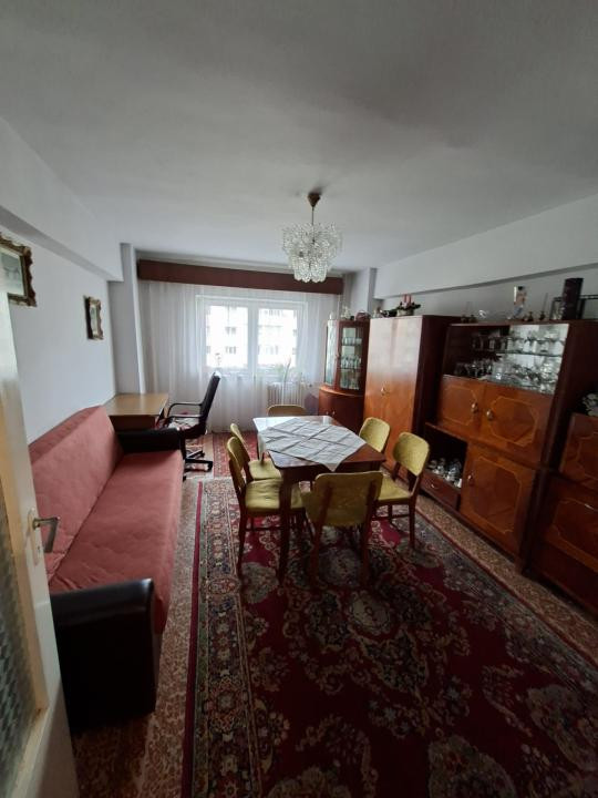 Apartament cu 4 camere decomandate, 84mp, zona Calea Floresti