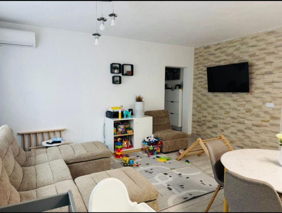 Apartament cu 3 camere,parcare,zona Vivo