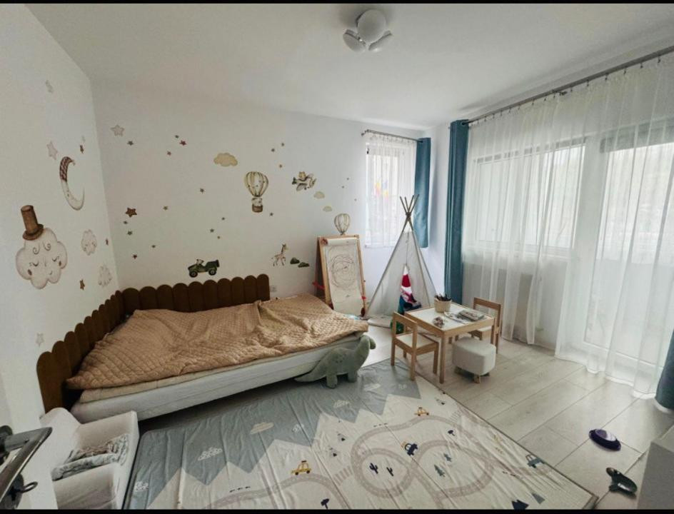 Apartament cu 3 camere,parcare,zona Vivo