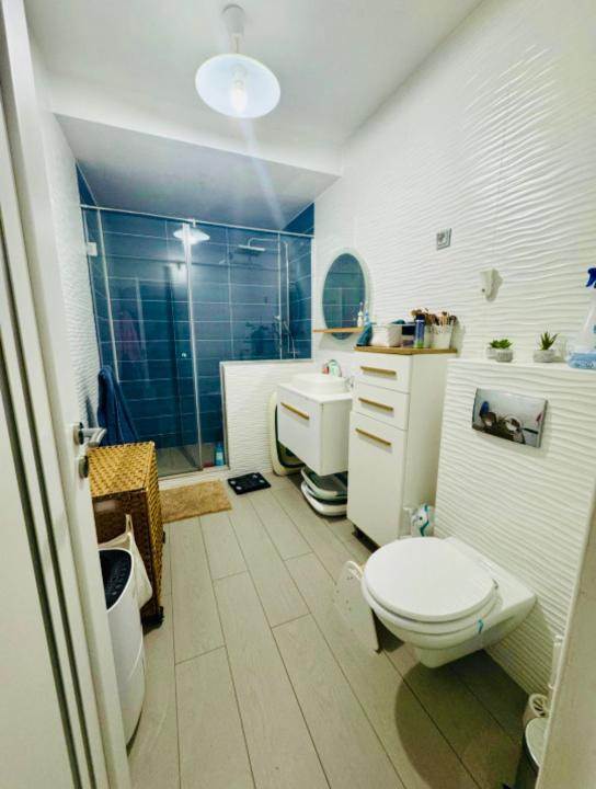 Apartament cu 3 camere,parcare,zona Vivo