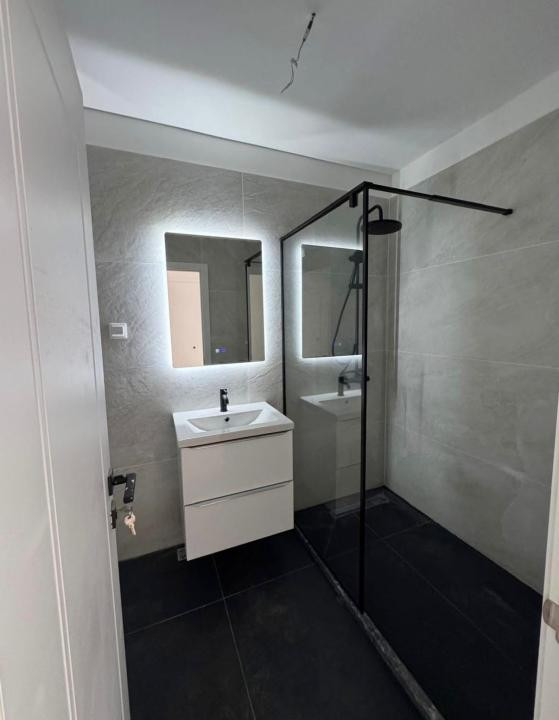 Apartament cu  2camere,finisat,etaj intermediar,parcare,zona Eroilor