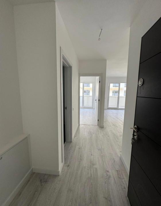 Apartament cu  2camere,finisat,etaj intermediar,parcare,zona Eroilor