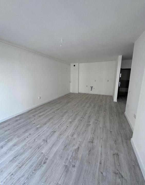 Apartament cu  2camere,finisat,etaj intermediar,parcare,zona Eroilor