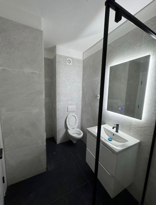 Apartament cu  2camere,finisat,etaj intermediar,parcare,zona Eroilor