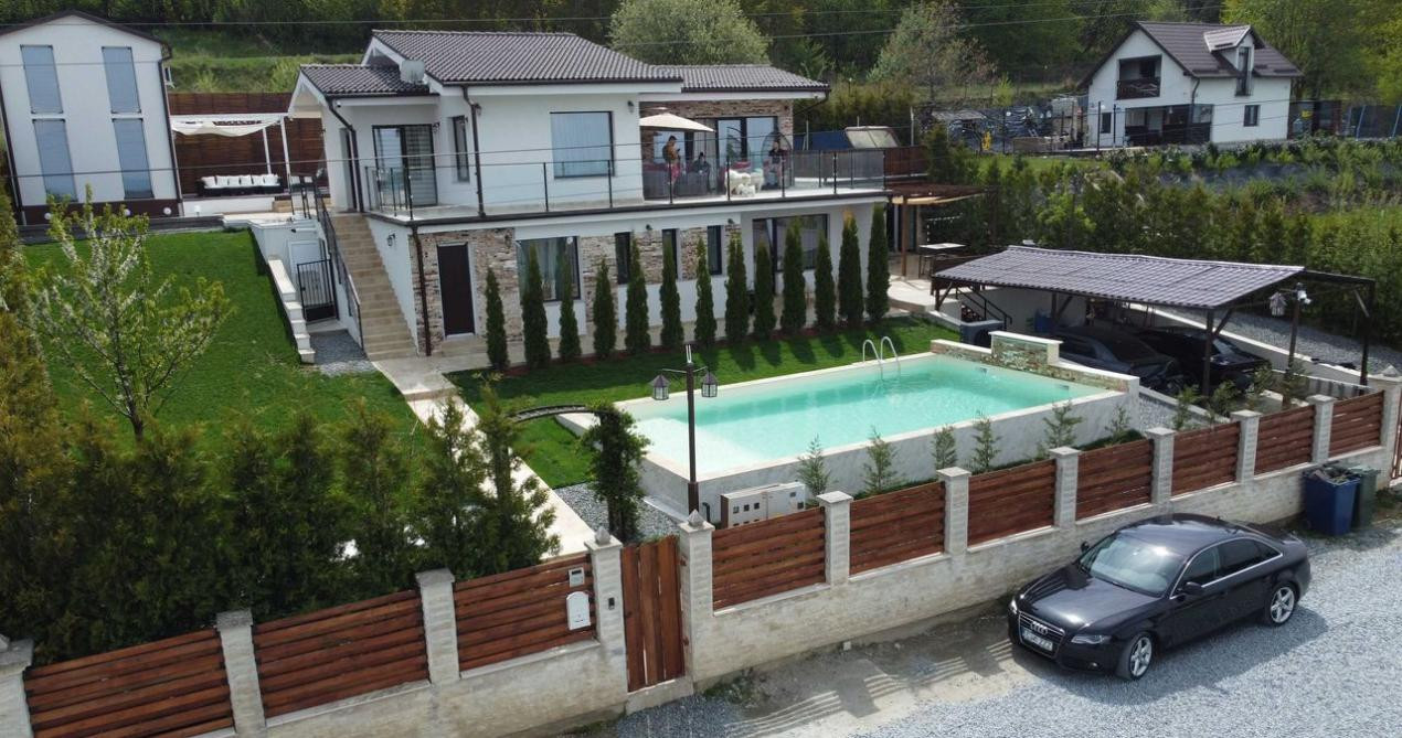 Casa in stil Victorian cu piscina, 210 mp utili + 1001 mp teren, Zona Feleacu