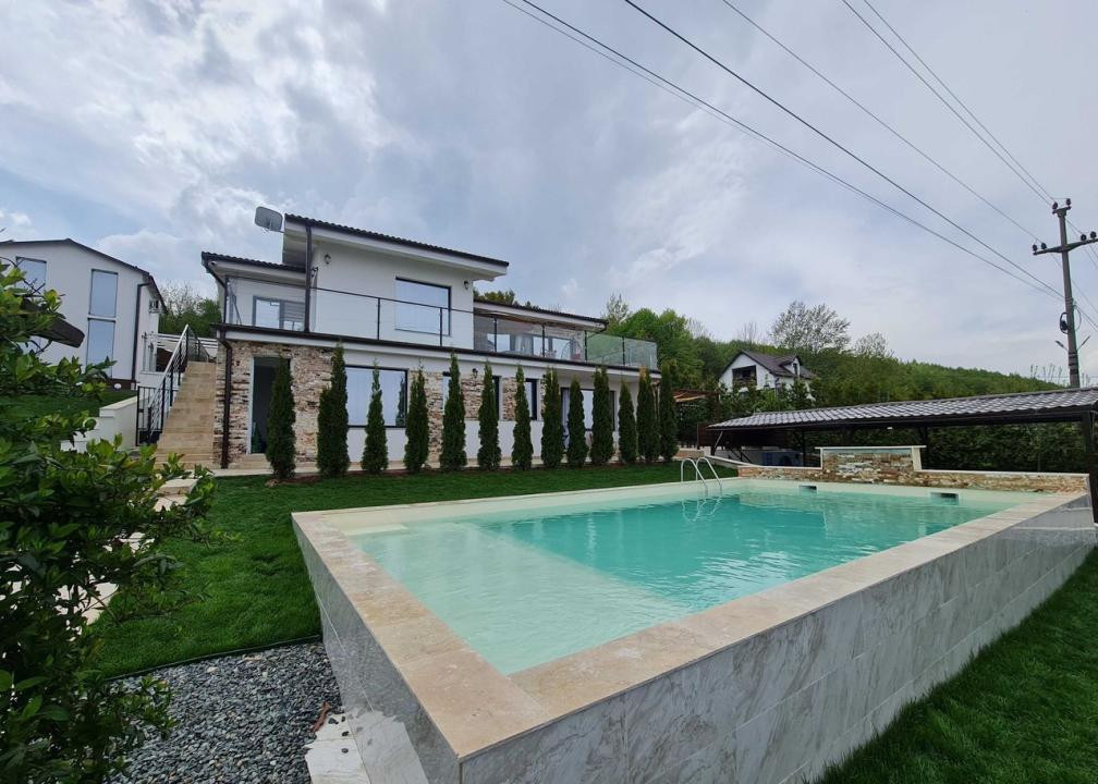 Casa in stil Victorian cu piscina, 210 mp utili + 1001 mp teren, Zona Feleacu