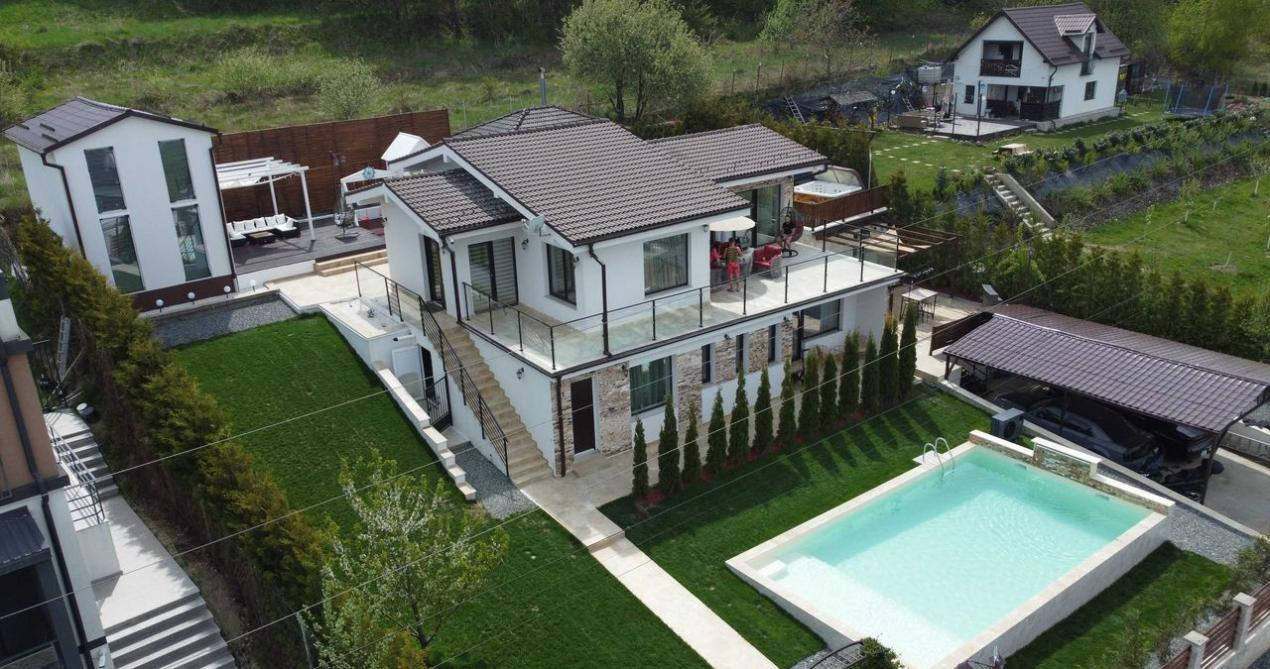 Casa in stil Victorian cu piscina, 210 mp utili + 1001 mp teren, Zona Feleacu