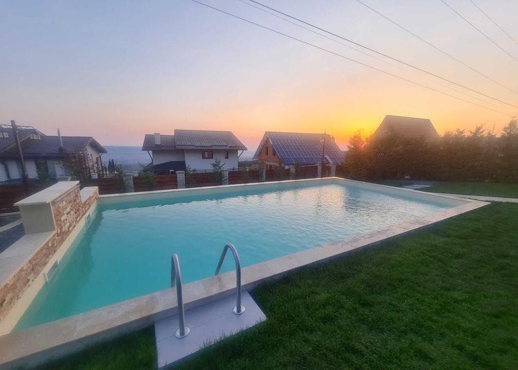 Casa in stil Victorian cu piscina, 210 mp utili + 1001 mp teren, Zona Feleacu