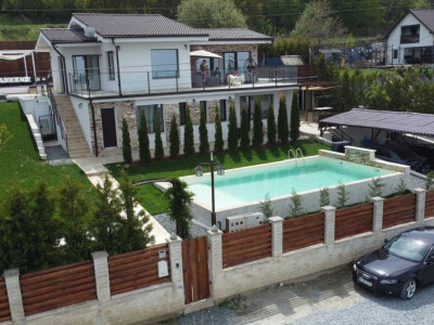 Casa in stil Victorian cu piscina, 210 mp utili + 1001 mp teren, Zona Feleacu