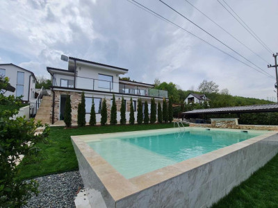 Casa in stil Victorian cu piscina, 210 mp utili + 1001 mp teren, Zona Feleacu