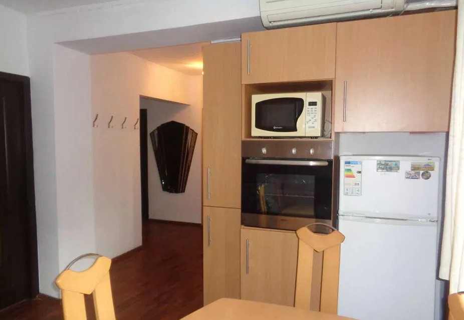 Apartament cu 3 camere, decomandat, 67 mp, etaj interediar, zona Dorobantilor