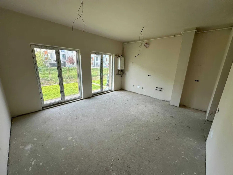 Apartament de 2 camere , 49 mp + 95 mp gradina , EROILOR 