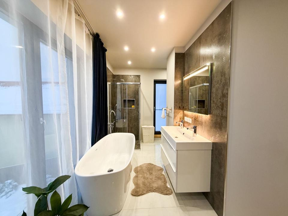 Casa individuala , 280 mp utili+ 1.000 mp de teren, FELEACU