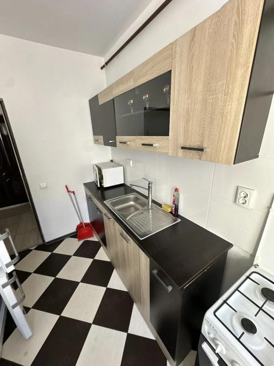 Apartament cu 2 camere, 39 mp, parcare, strada Stejarului