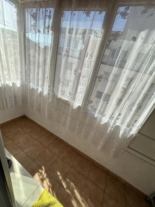 Apartament cu 2 camere, 39 mp, parcare, strada Stejarului