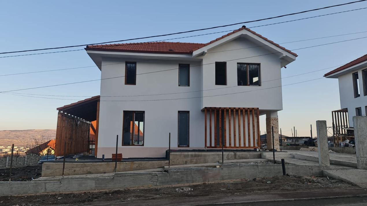 Casă individuală 120 mp utili, panoramă superbă, grădină 702 mp, Chinteni