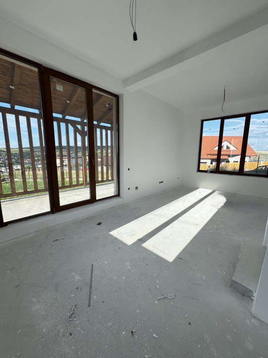 Casă individuală, 4 camere, 120 mp utili, teren liber 702 mp, Chinteni