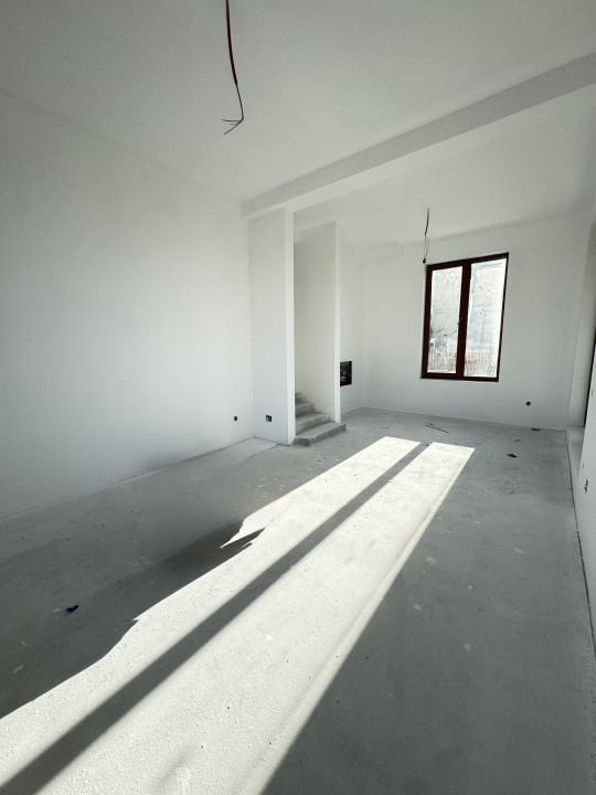 Casă individuală, 4 camere, 120 mp utili, teren liber 702 mp, Chinteni