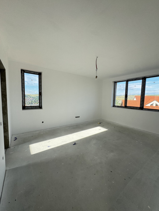Casă individuală, 4 camere, 120 mp utili, teren liber 702 mp, Chinteni