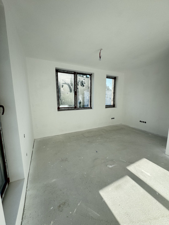 Casă individuală, 4 camere, 120 mp utili, teren liber 702 mp, Chinteni