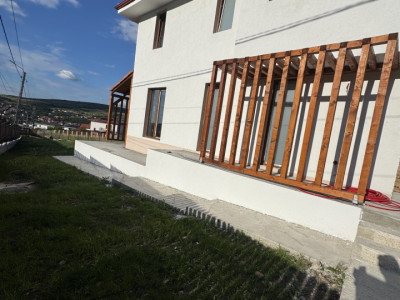 Casă individuală, 4 camere, 120 mp utili, teren liber 702 mp, Chinteni