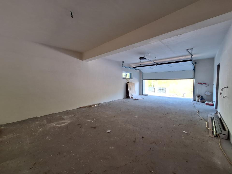 Duplex semifinisat, garaj, zona Tauti