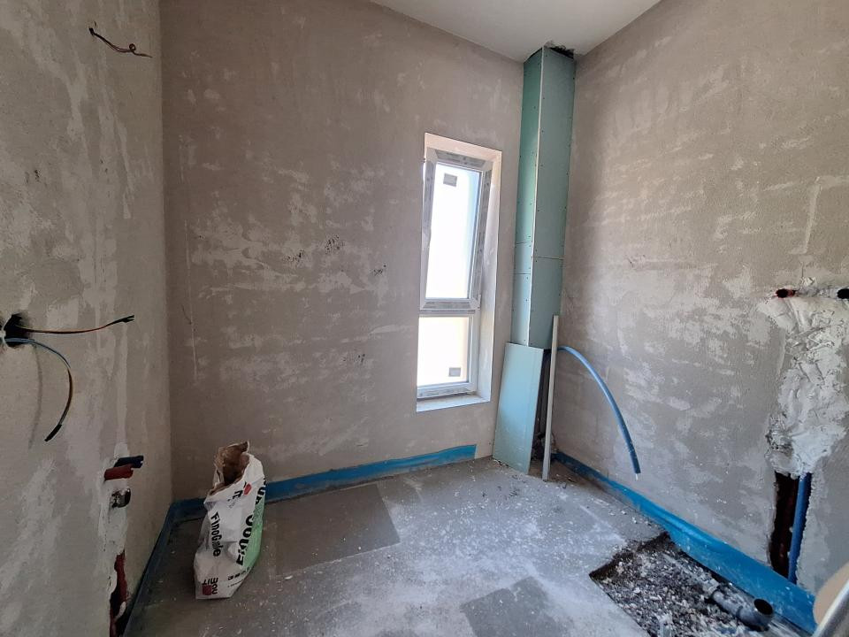 Duplex semifinisat, garaj, zona Tauti