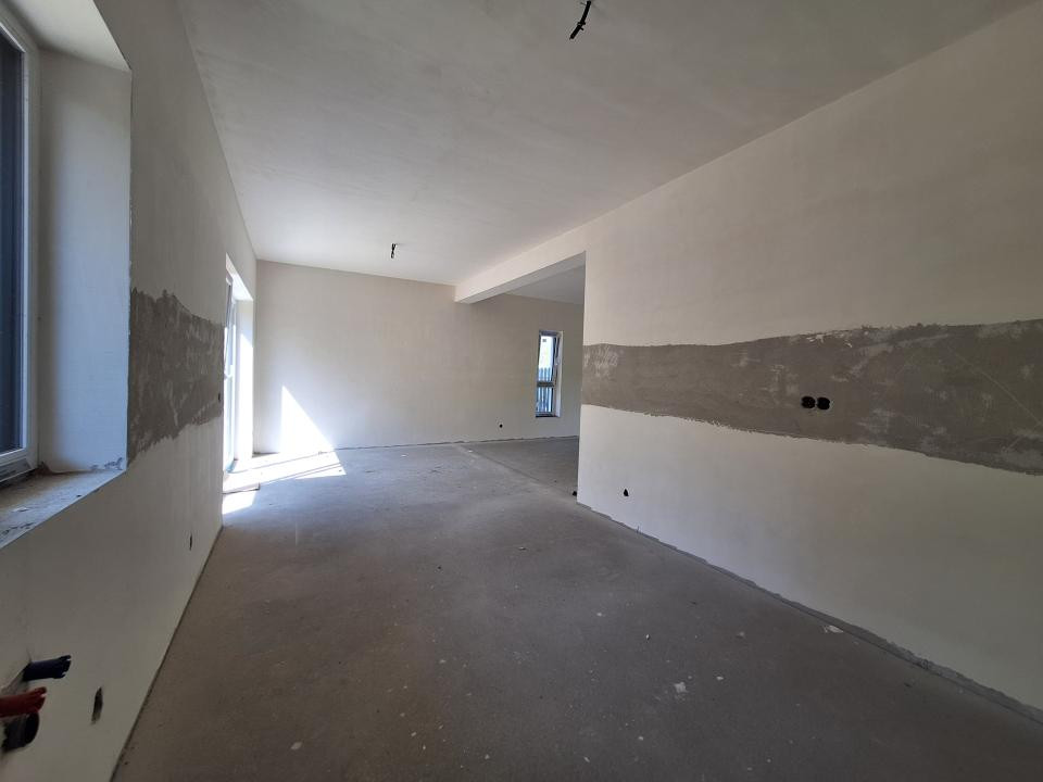 Duplex semifinisat, garaj, zona Tauti