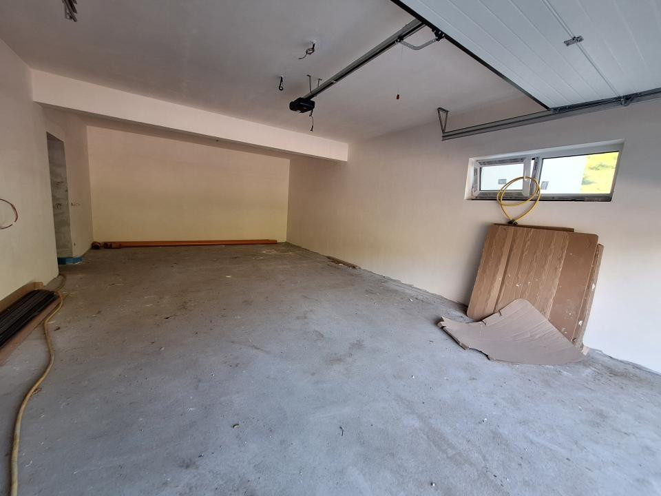 Duplex semifinisat, garaj, zona Tauti