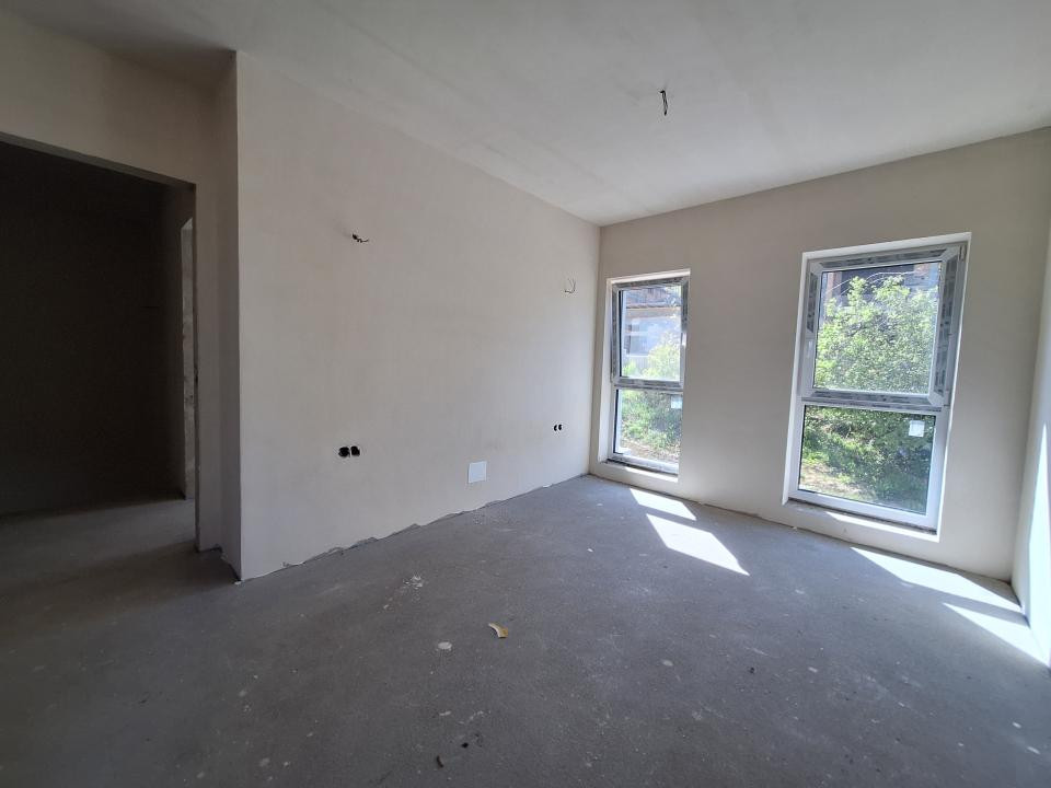 Duplex semifinisat, garaj, zona Tauti