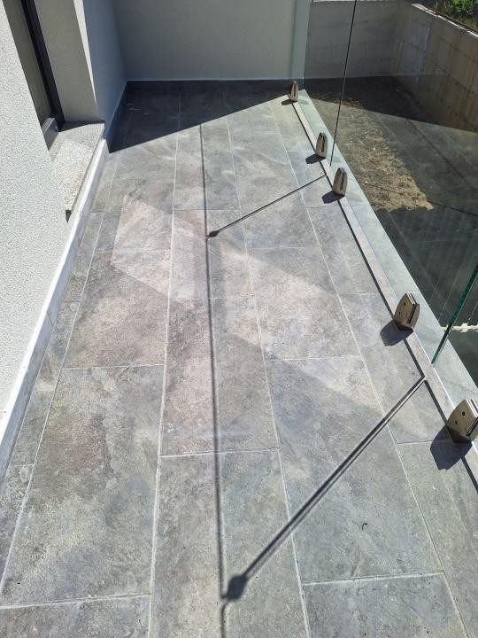 Duplex semifinisat, garaj, zona Tauti